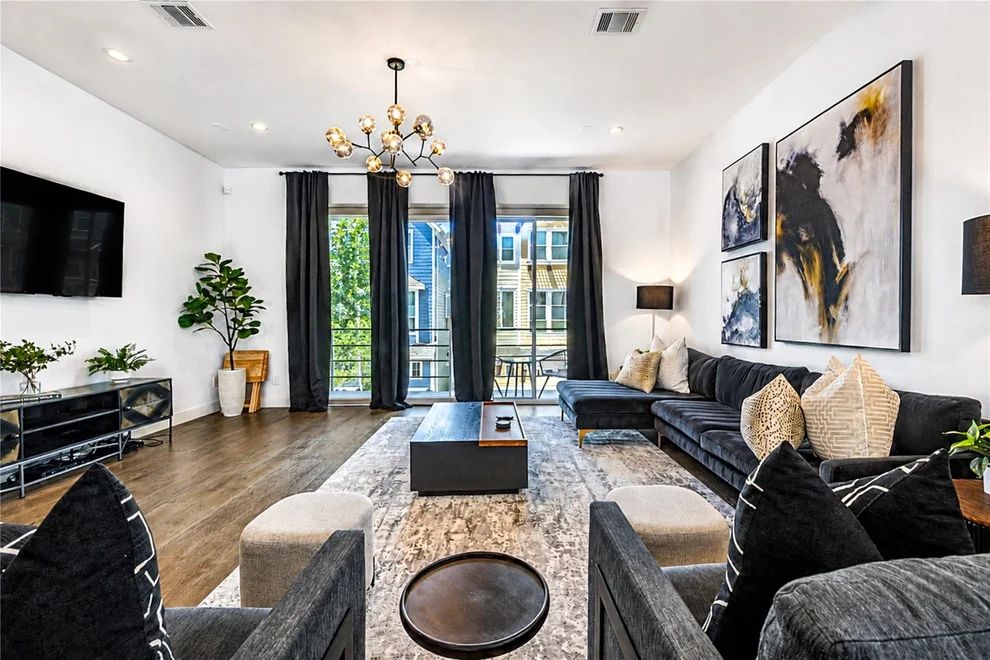 Unit for sale at 1146 W 17th Street, Houston, TX 77008