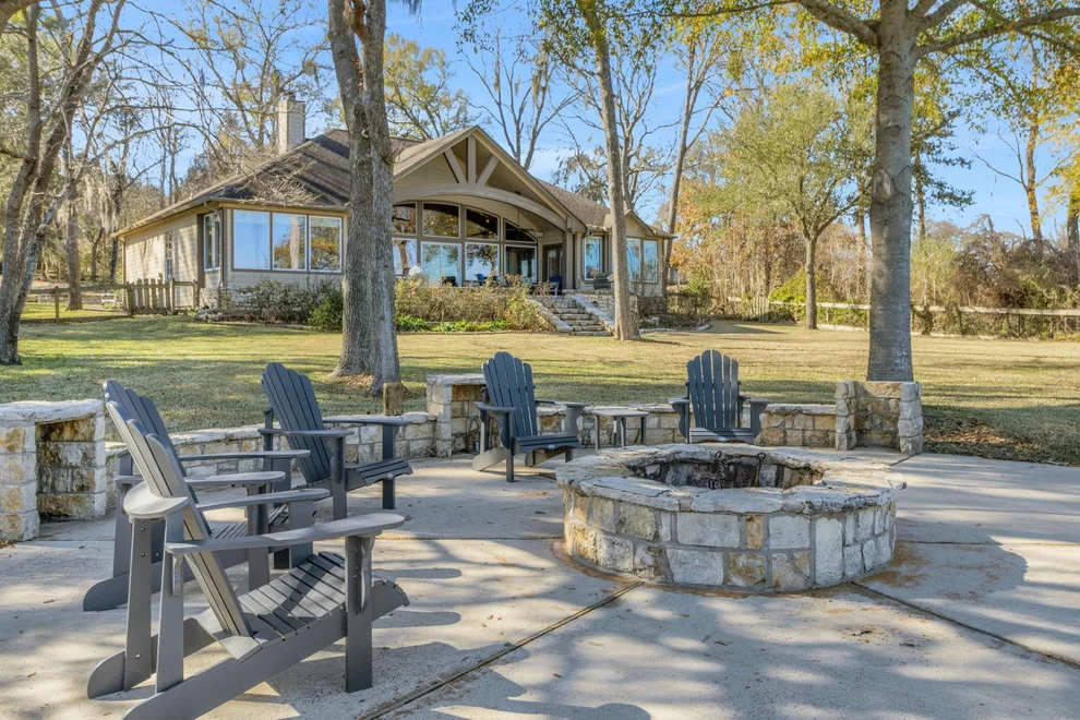 Unit for sale at 290 Harbor Run Drive, Coldspring, TX 77331
