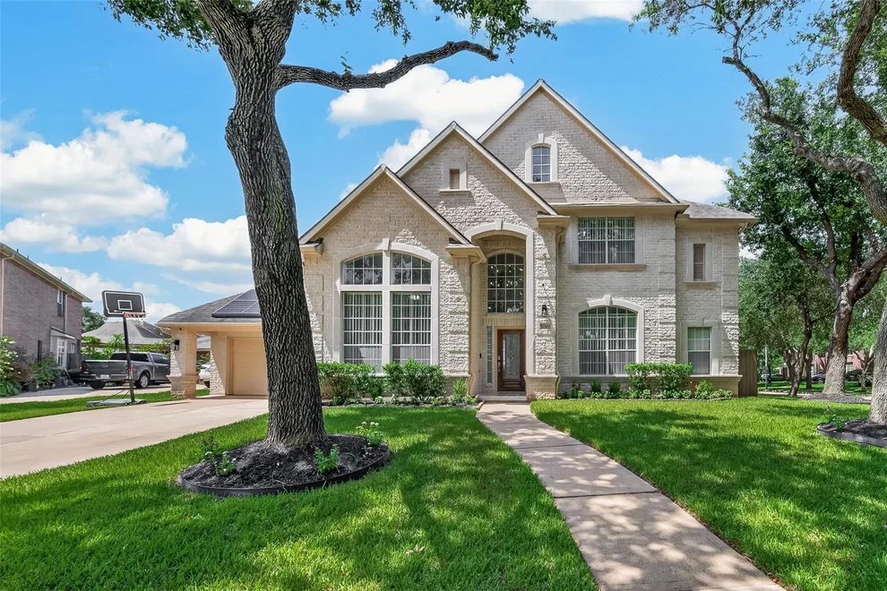 Unit for sale at 2002 Thorncrest Court, Sugar Land, TX 77479