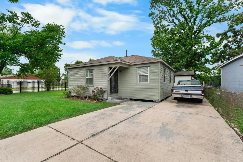 Unit for sale at 1005 Majestic Street, Houston, TX 77020