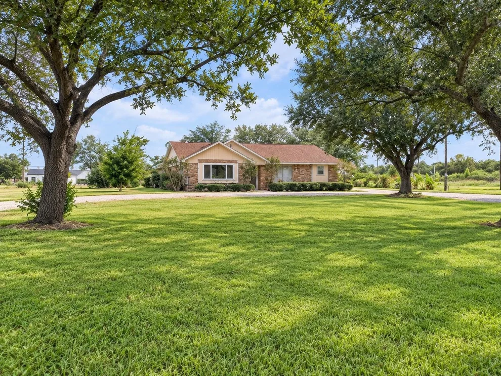 Unit for sale at 1103 County Road 281, Alvin, TX 77511