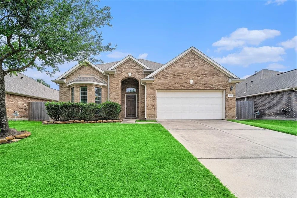 Unit for sale at 18106 Serene Shore Drive, Cypress, TX 77429