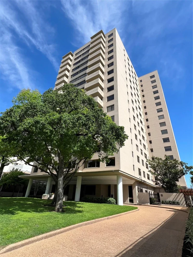 Unit for sale at 1400 Hermann Drive, Houston, TX 77004