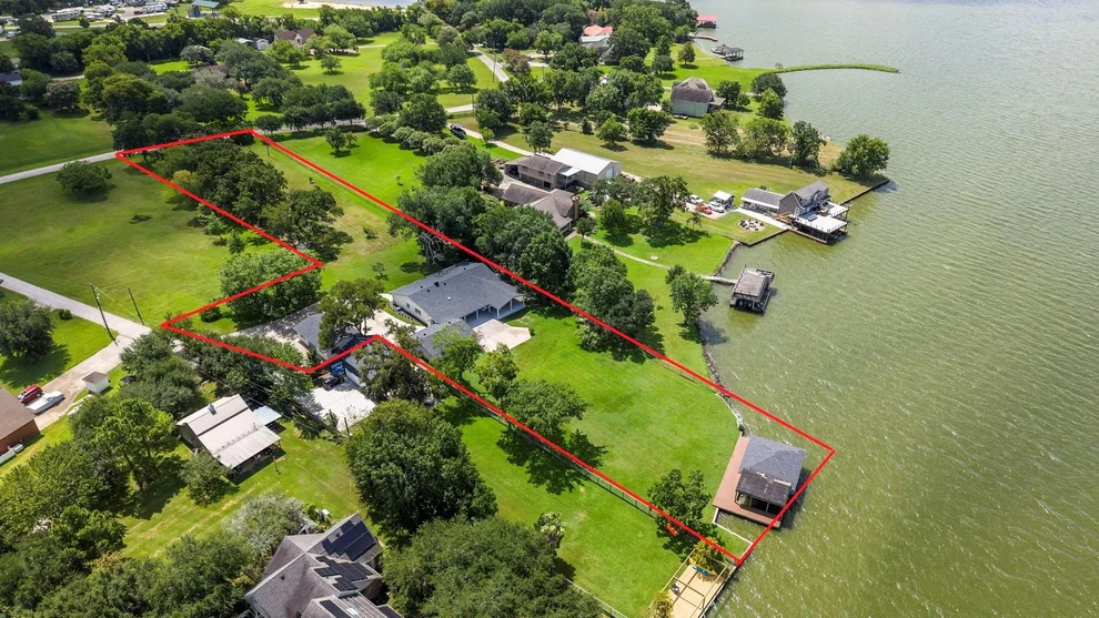 Unit for sale at 12201 Gable Drive, Willis, TX 77318