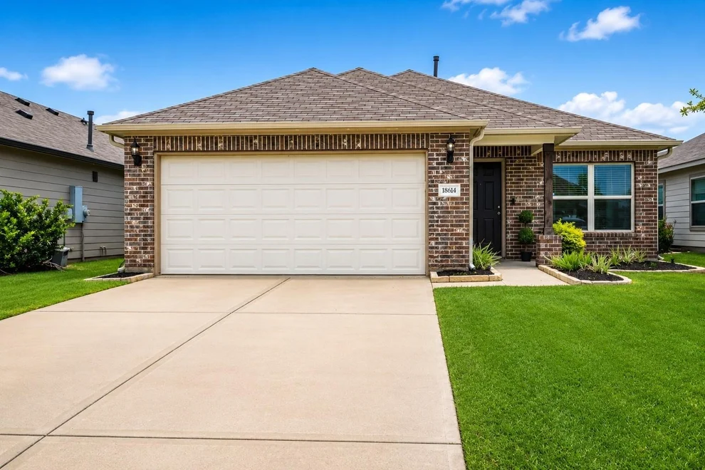 Unit for sale at 18614 Porthaven Rose Lane, Tomball, TX 77377