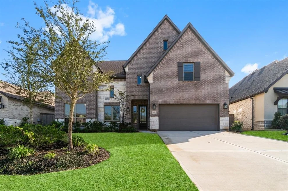 Unit for sale at 619 Cibolo Creek, Conroe, TX 77304