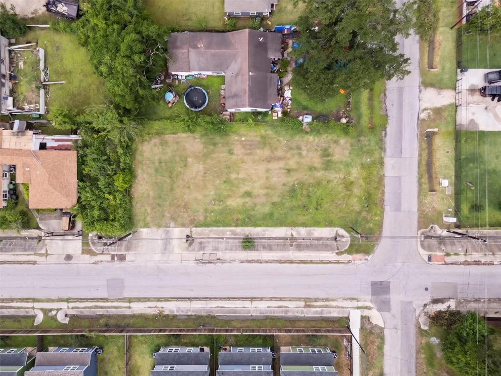 Unit for sale at 8170 Homewood Lane, Houston, TX 77028