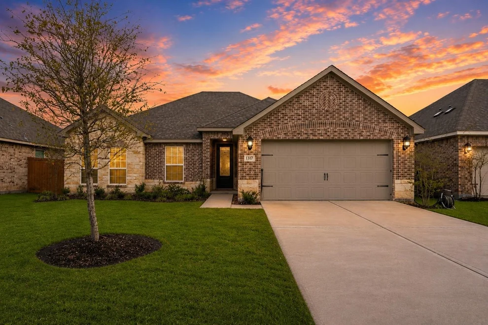 Unit for sale at 13717 Gaff Rig Drive, Texas City, TX 77510