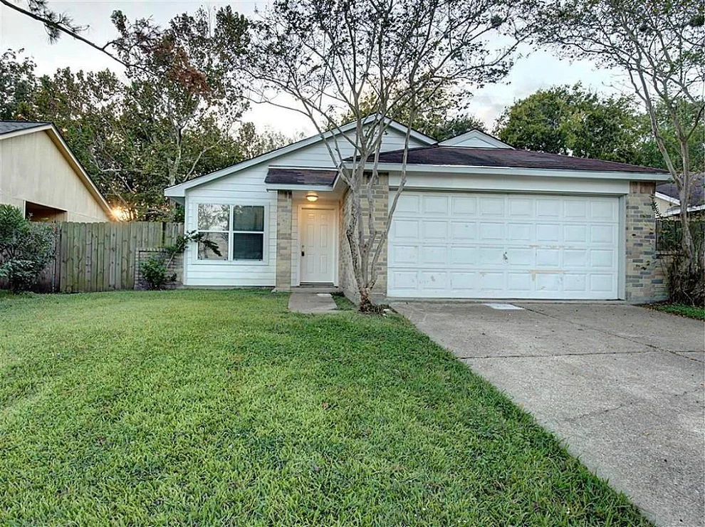 Unit for sale at 10734 Parkland Woods, Sugar Land, TX 77498