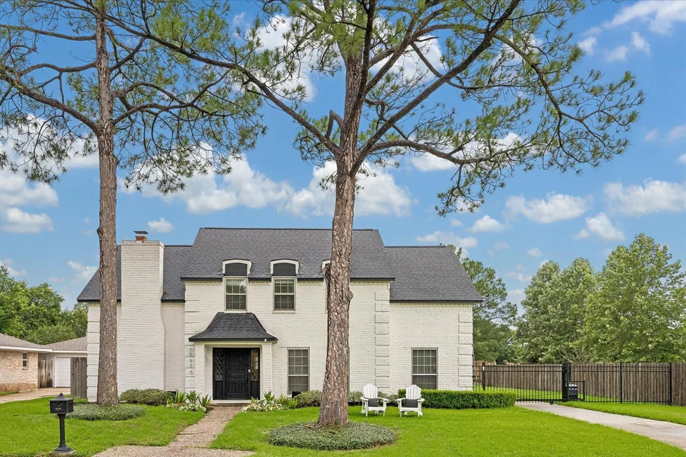 Unit for sale at 10935 Piping Rock Lane, Houston, TX 77042