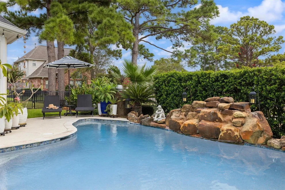 Unit for sale at 110 Bent Tree Lane, Montgomery, TX 77356