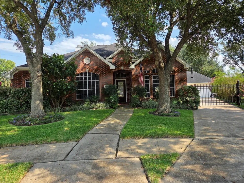 Unit for sale at 11326 Carriage Lake Drive, Houston, TX 77065