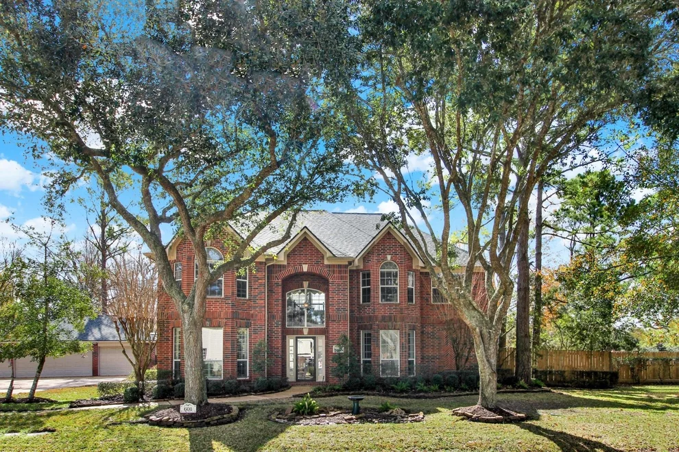 Unit for sale at 601 Forest Bend Lane, Friendswood, TX 77546