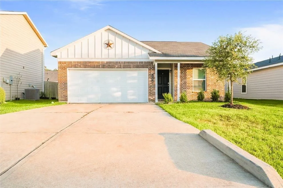 Unit for sale at 15638 Del Norte Drive, Conroe, TX 77306