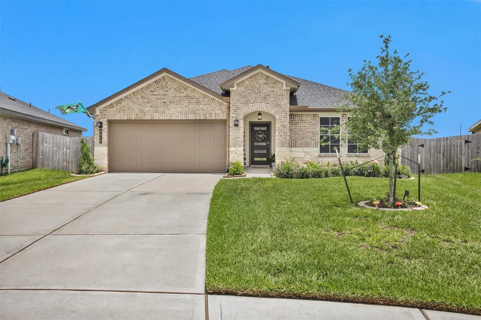 Unit for sale at 9410 Madison Avenue, Texas City, TX 77591