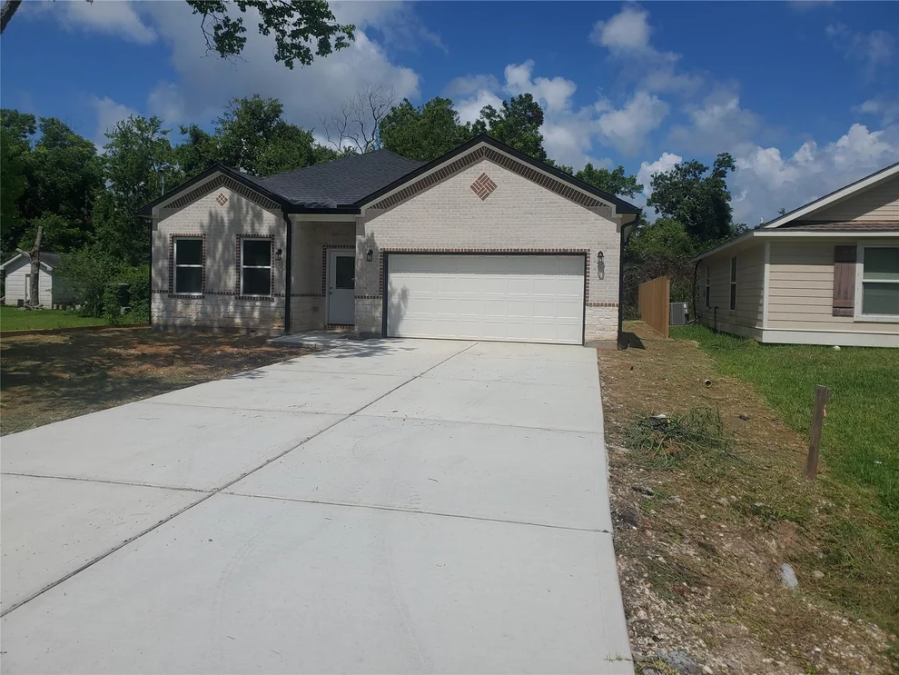 Unit for sale at 105 S Algeria Street, Texas City, TX 77591