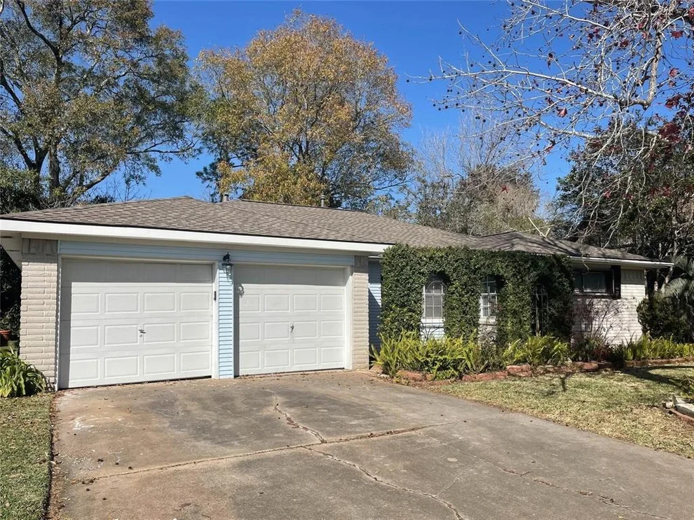 Unit for sale at 715 Reseda Drive, Houston, TX 77062