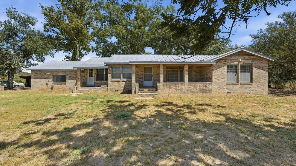 Unit for sale at 15510 Us Highway 87 W, Adkins, TX 78101