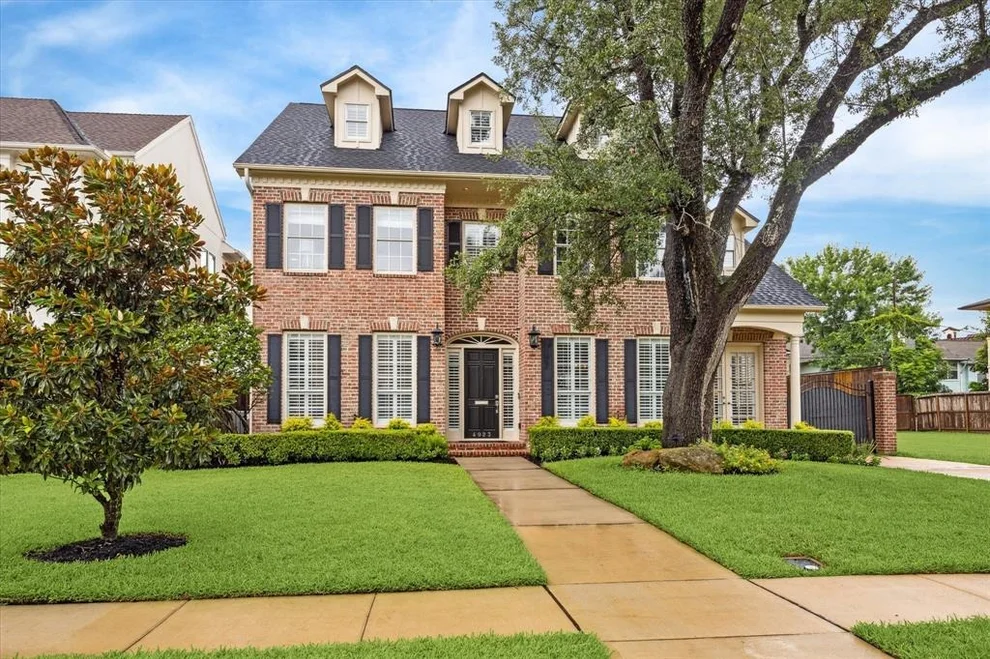 Unit for sale at 4923 Welford Drive, Bellaire, TX 77401