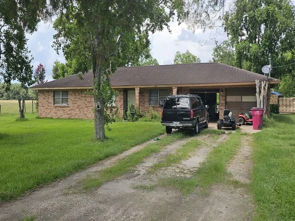 Unit for sale at 6623 County Road 4, Damon, TX 77430