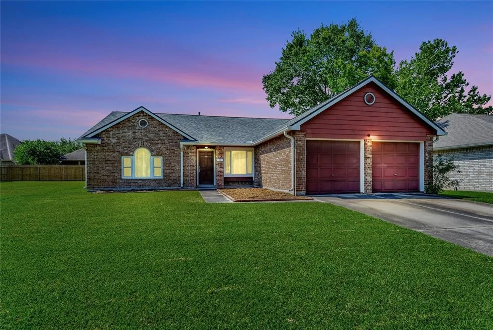 Unit for sale at 2923 Forest Hills Drive, League City, TX 77573
