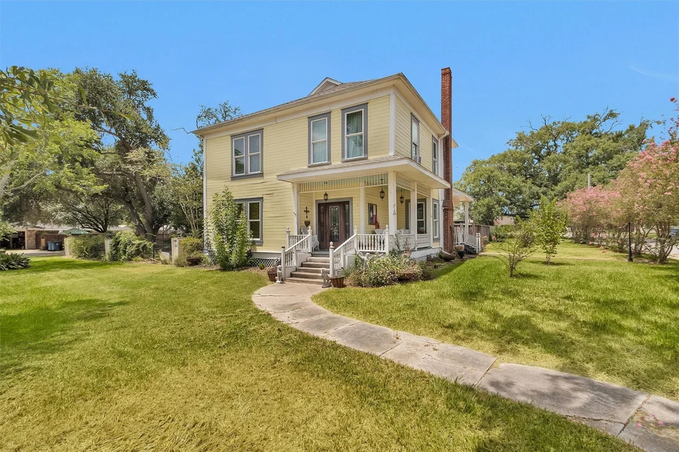 Unit for sale at 1017 Water Street, Navasota, TX 77868