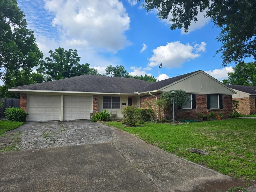 Unit for sale at 5714 Bankside Drive, Houston, TX 77096
