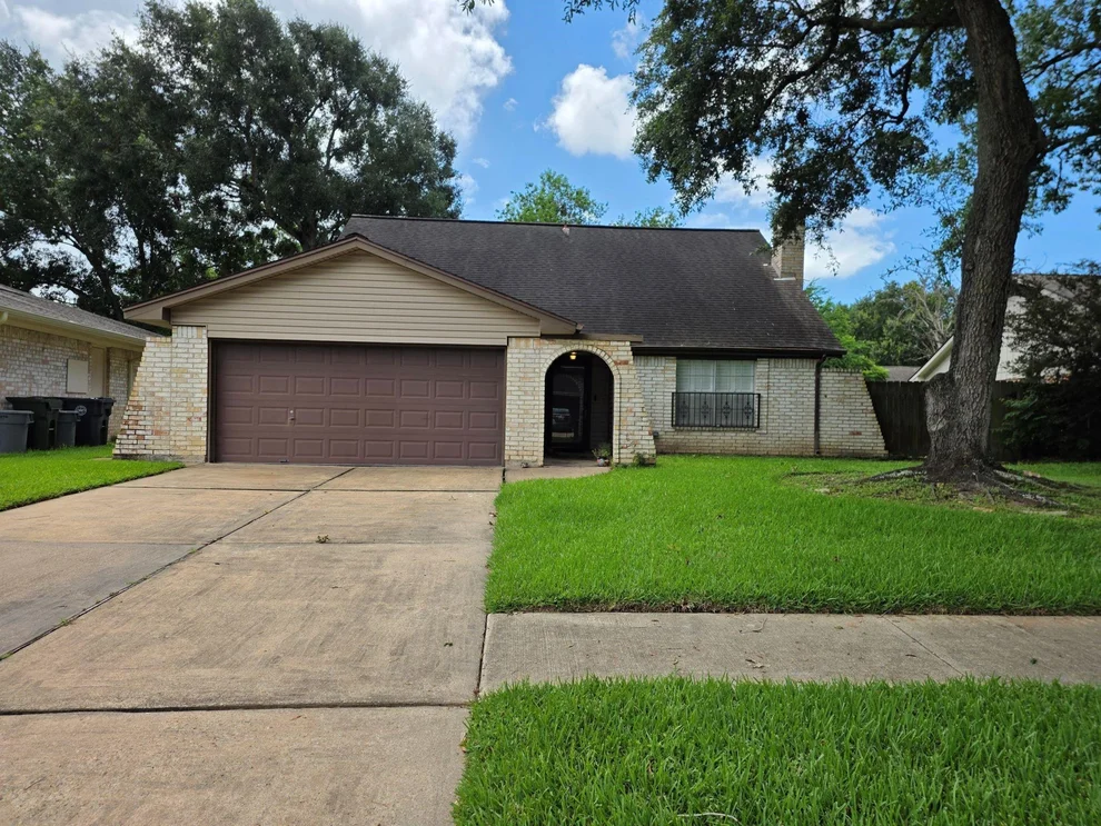 Unit for sale at 13719 Larkway Drive, Sugar Land, TX 77498