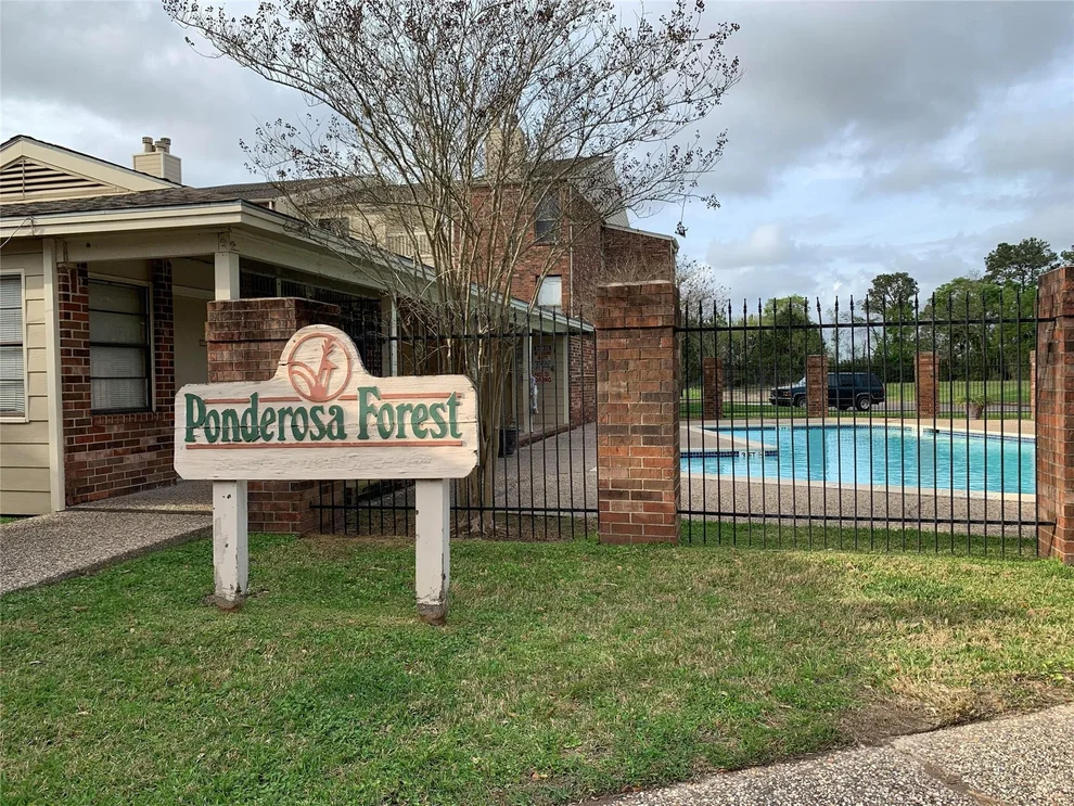 Unit for sale at 2501 Gulf Freeway, Dickinson, TX 77539