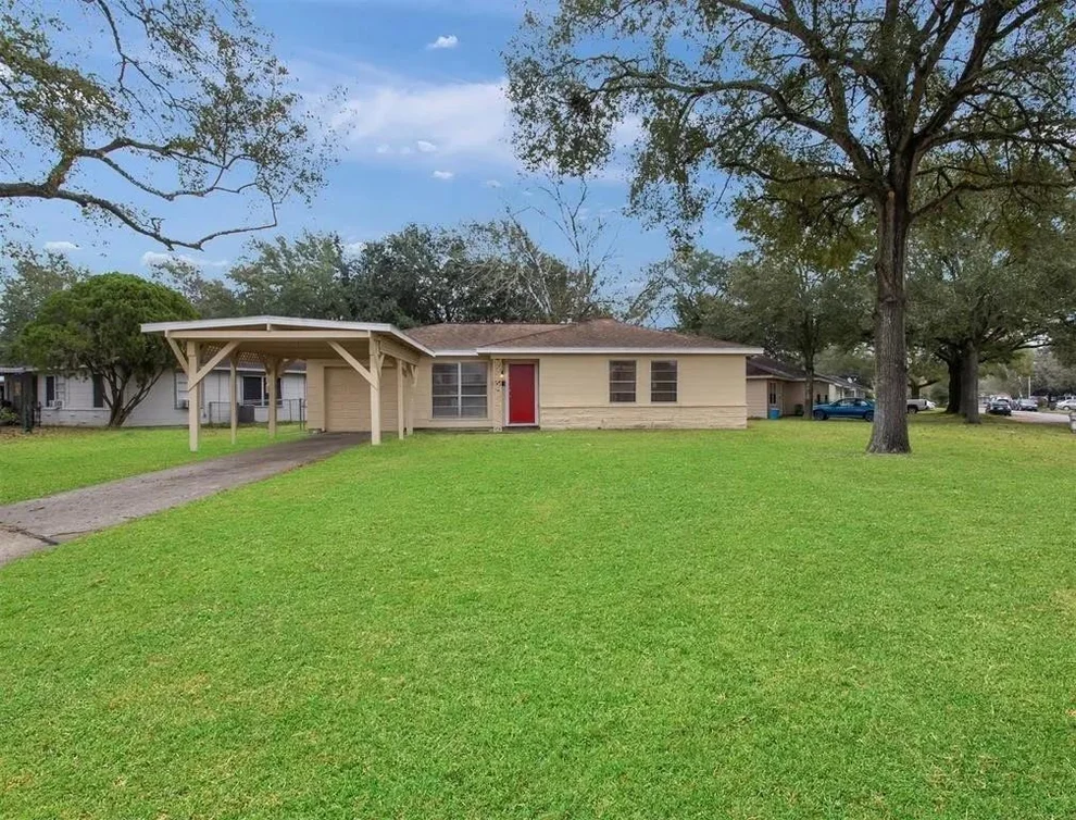 Unit for sale at 1000 S Shepherd Drive, Baytown, TX 77520