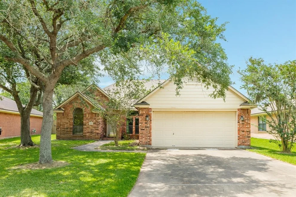 Unit for sale at 228 Mango Street, Lake Jackson, TX 77566