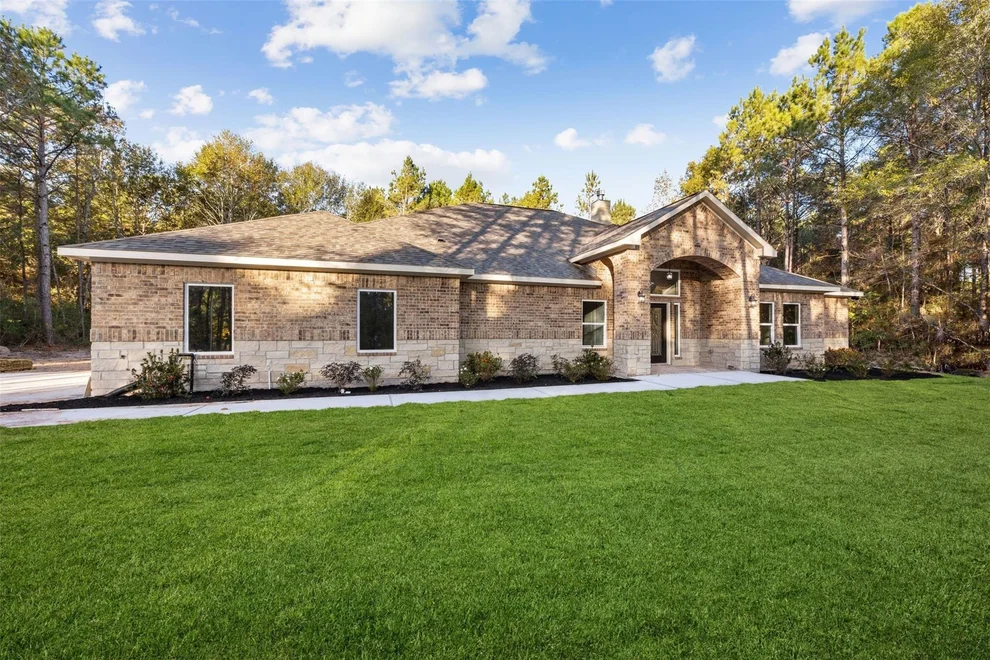 Unit for sale at 105 Wood Forest Lane, Huntsville, TX 77340