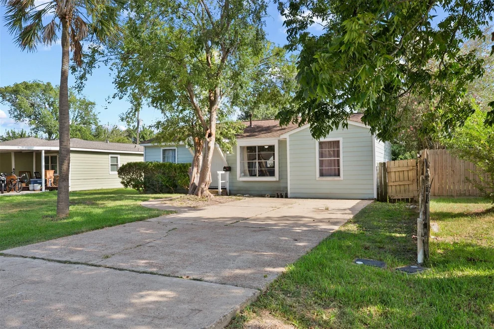 Unit for sale at 7406 Elbridge Lane, Houston, TX 77536