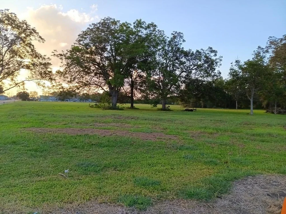 Unit for sale at 1040 S Anderson Street, Angleton, TX 77515