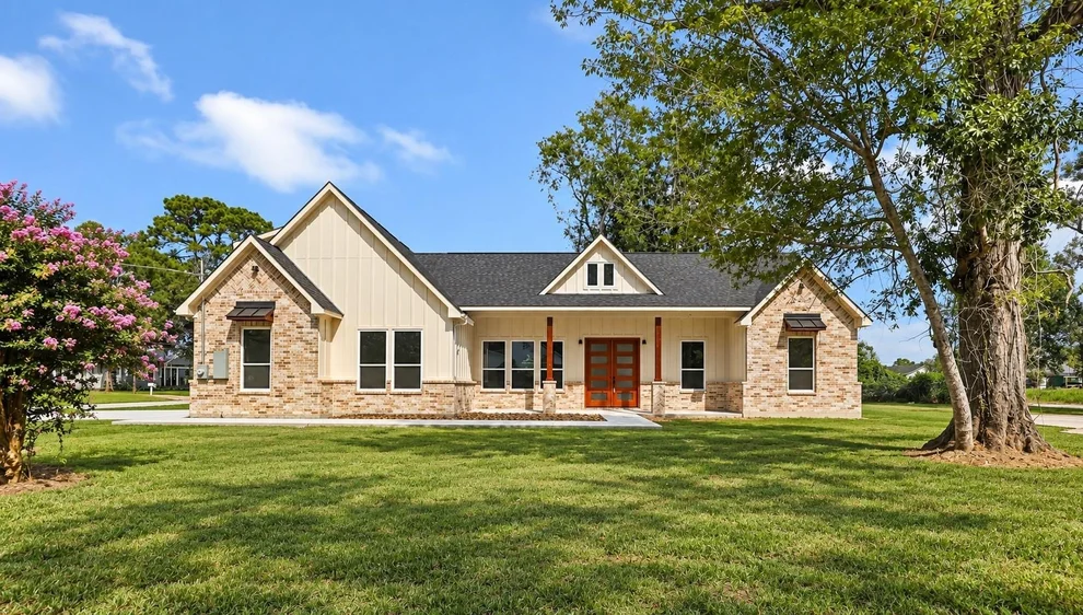 Unit for sale at 1302 Lamar Street, Liberty, TX 77575