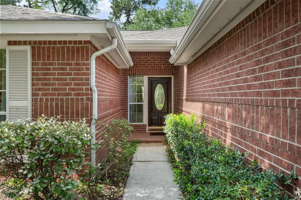 Unit for sale at 15 Gold Leaf Place, The Woodlands, TX 77384
