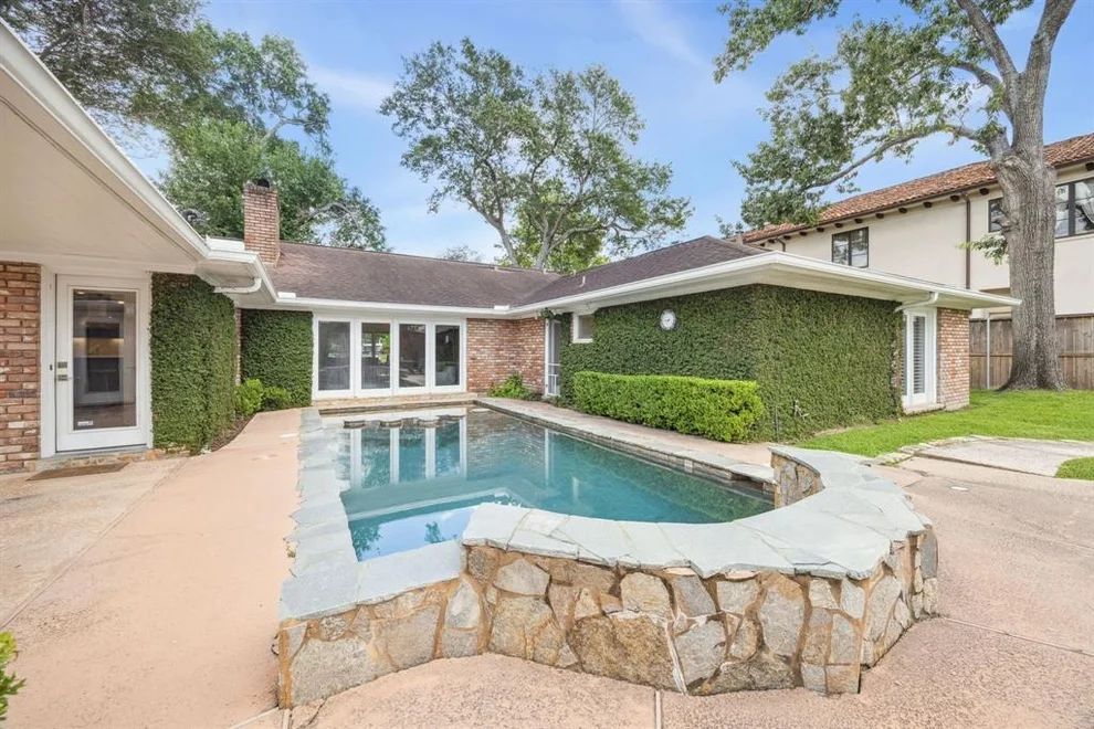 Unit for sale at 918 Chimney Rock Road, Houston, TX 77056