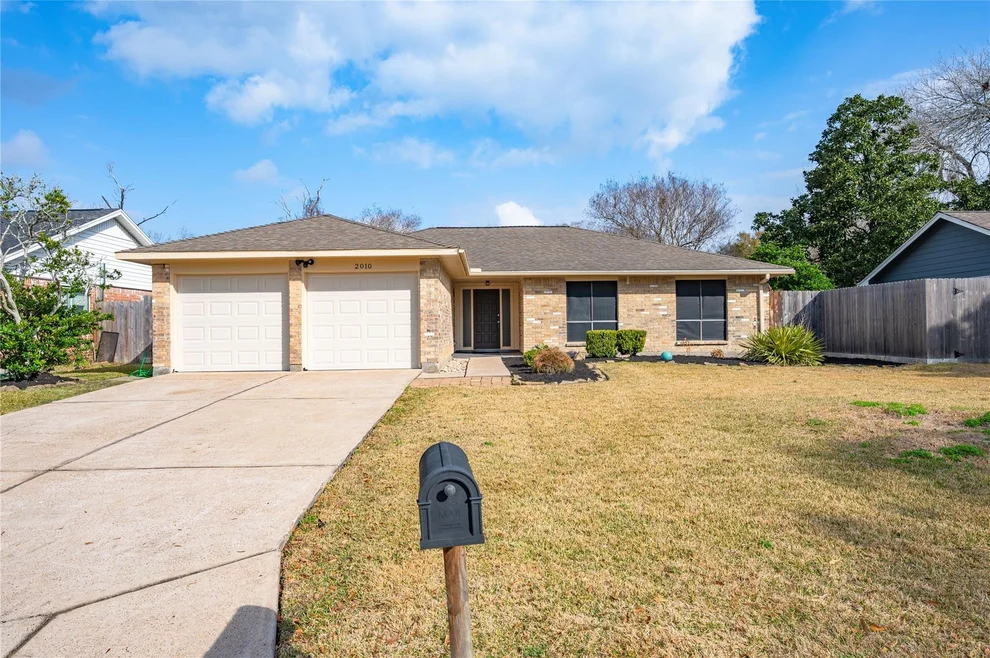 Unit for sale at 2010 Victoria Court, League City, TX 77573