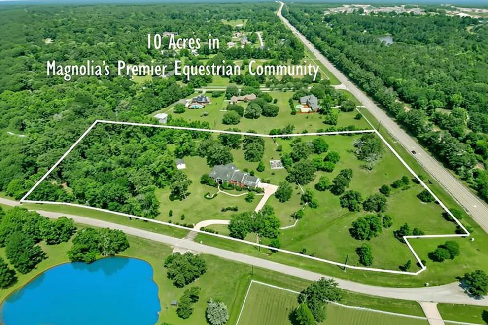Unit for sale at 15203 Wildwood Circle, Magnolia, TX 77354