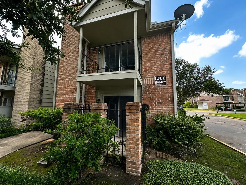 Unit for sale at 2800 Jeanetta Street, Houston, TX 77063