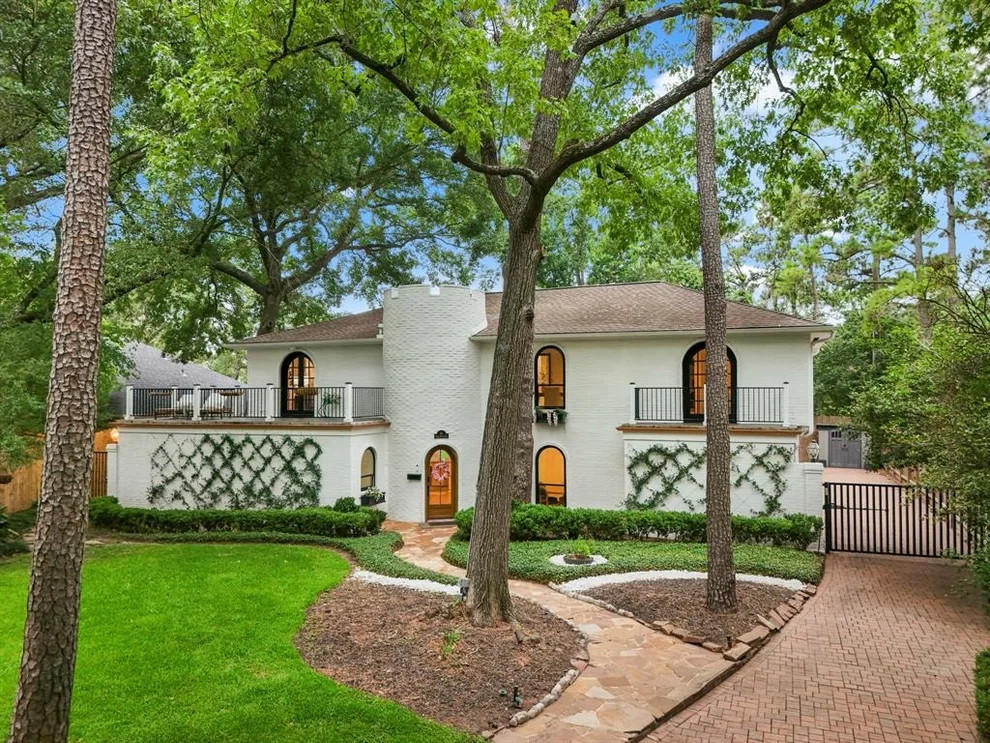 Unit for sale at 11 Twin Circle Drive, Houston, TX 77042