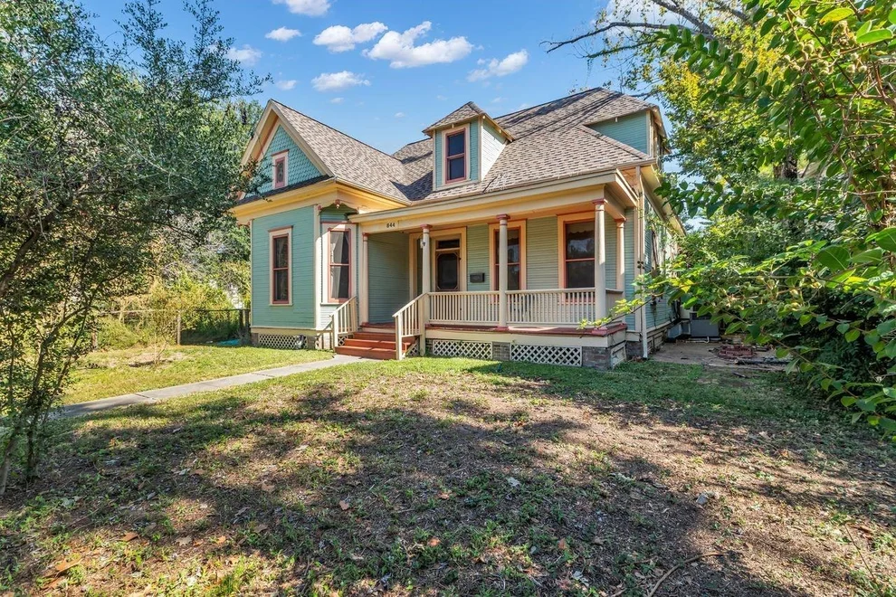 Unit for sale at 844 Cortlandt Street, Houston, TX 77007