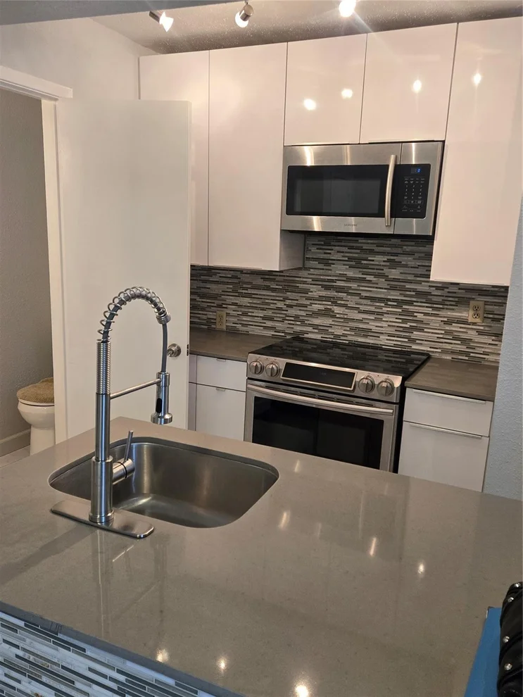 Unit for sale at 6202 Skyline Drive, Houston, TX 77057