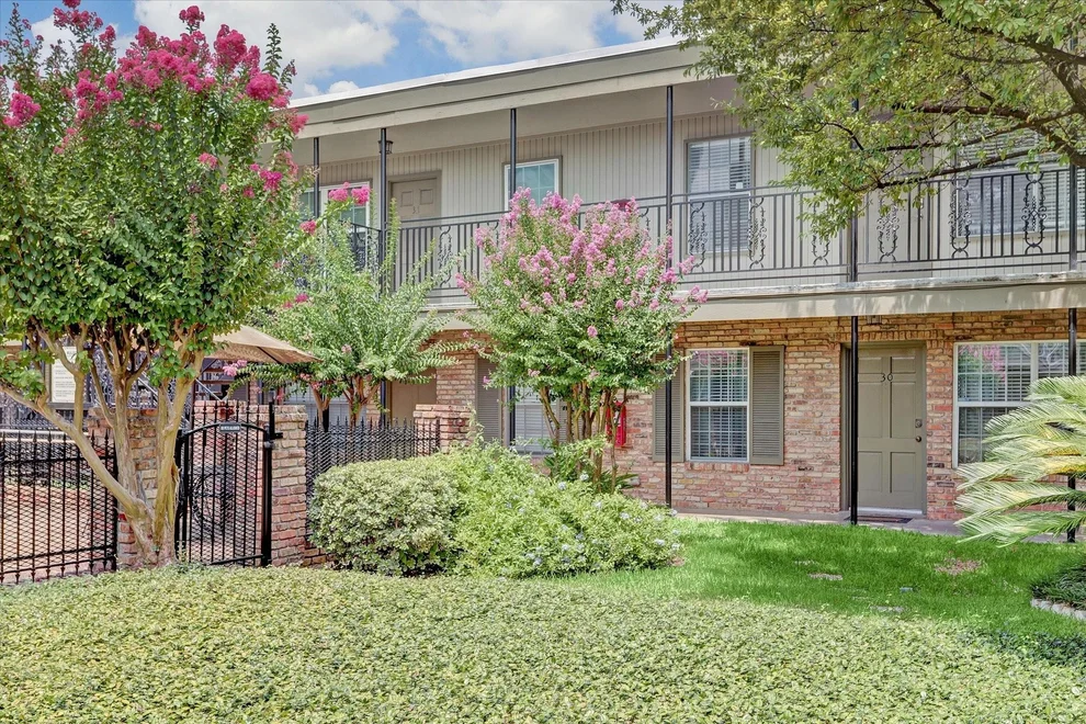 Unit for sale at 3131 Southwest Freeway, Houston, TX 77098