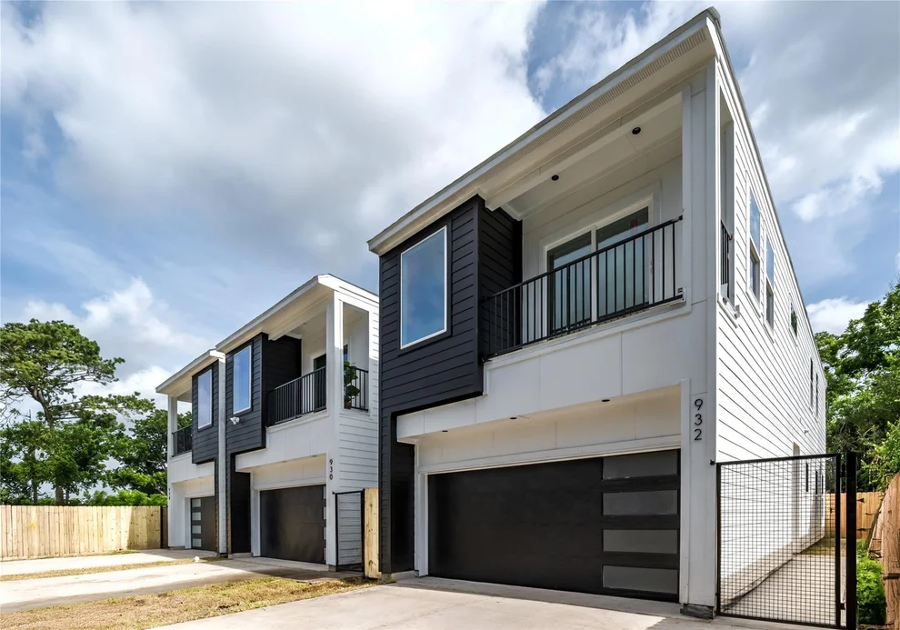 Unit for sale at 928 Mansfield Street, Houston, TX 77091