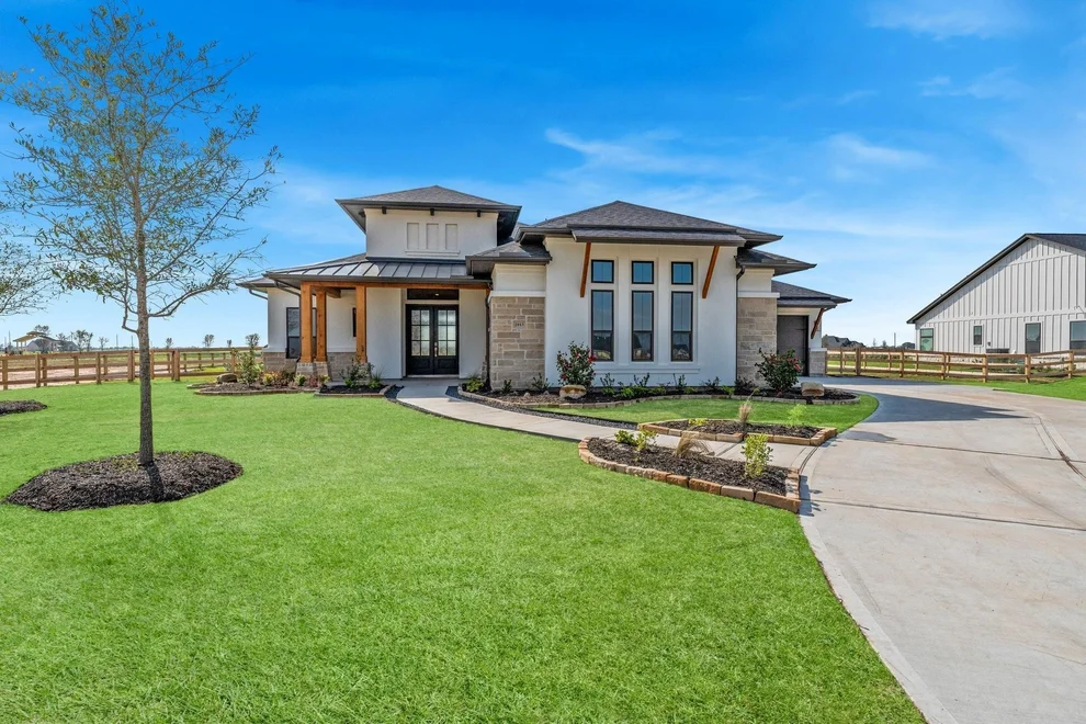 Unit for sale at 2013 Whispering Oaks Lane, Waller, TX 77484