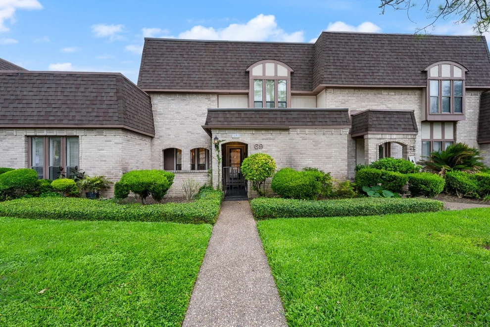 Unit for sale at 69 S Bachelor Button Street, Lake Jackson, TX 77566