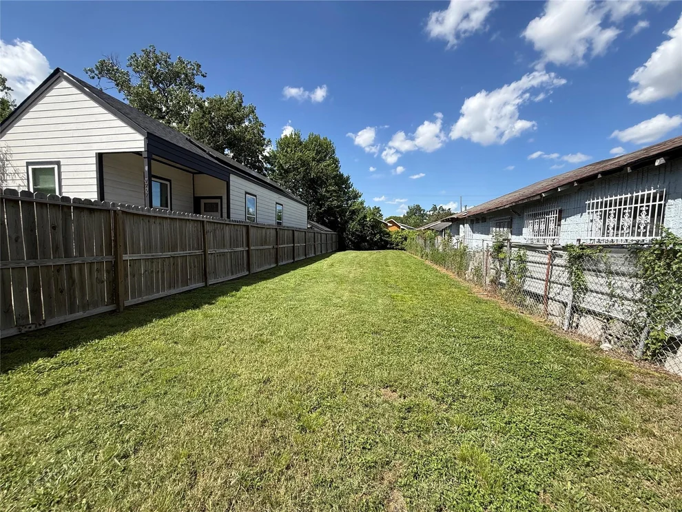 Unit for sale at 7709 Avenue E, Houston, TX 77012
