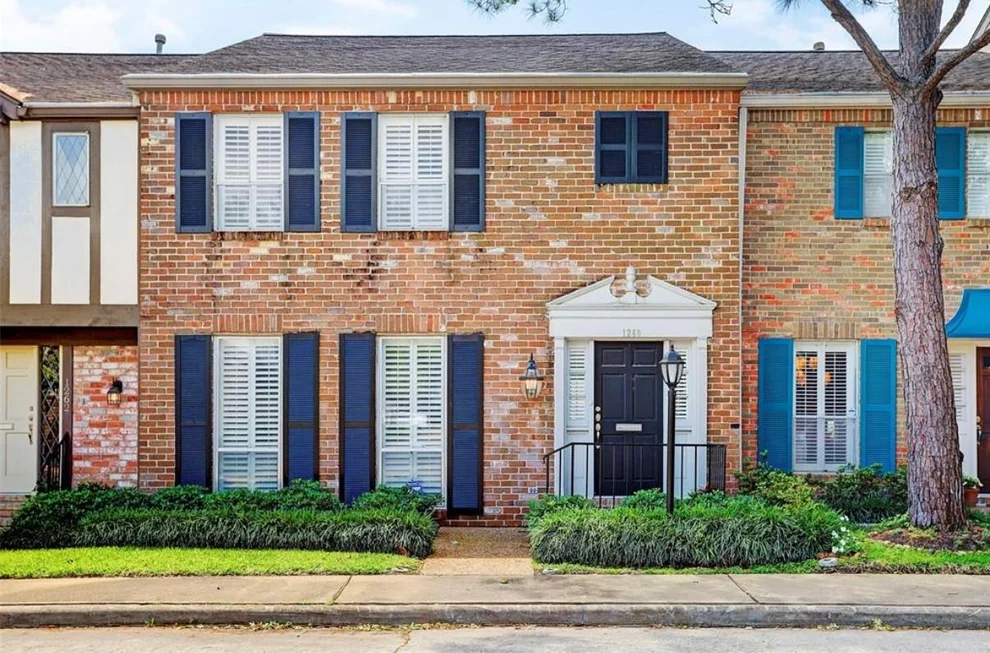 Unit for sale at 1260 Fountain View Drive, Houston, TX 77057