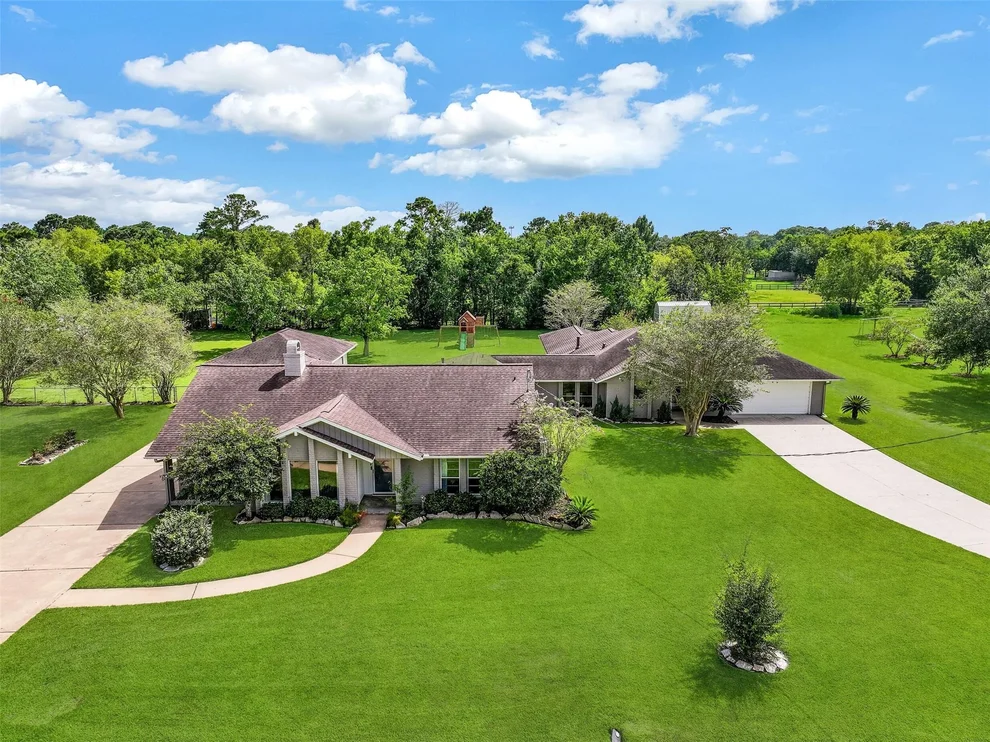 Unit for sale at 304 Chester Drive, Friendswood, TX 77546